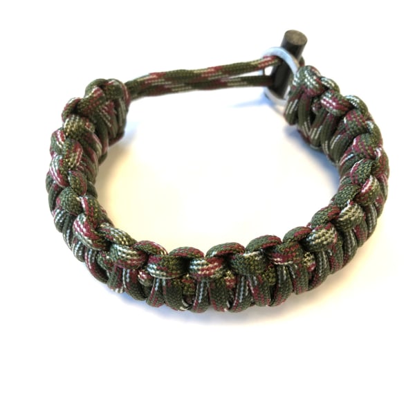 Erittäin iso Paracord-rannekoru - 6 m paracord-tulitikku/iskurin skogscamo