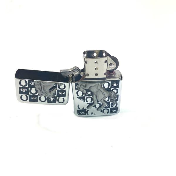 Gentelo oil lighter – relief horse on patterned base Silver