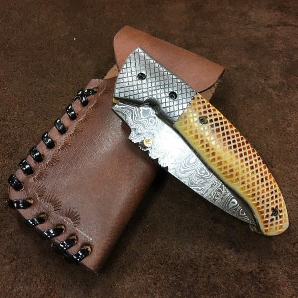 Handgjord fällkniv Damascus kamelben Brun