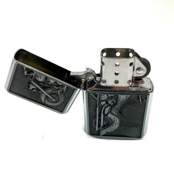 Gentelo petrol lighter – motorcycle in relief