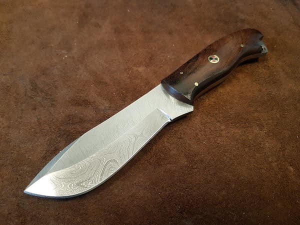 Handgjord Jaktkniv Damascus Brun