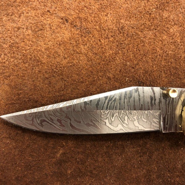 Handgjord kniv - unik och vacker damscus / damaskus fällkniv / j Svart
