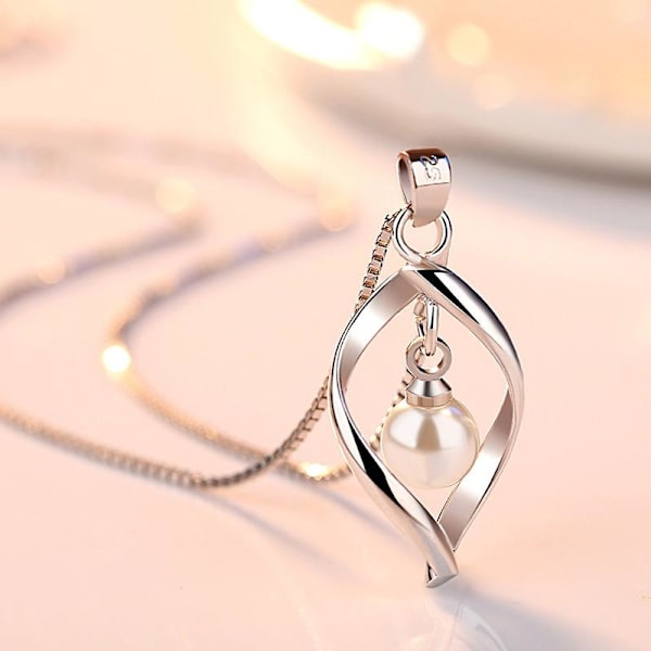 Silverfärgat halsband med imitations pärla