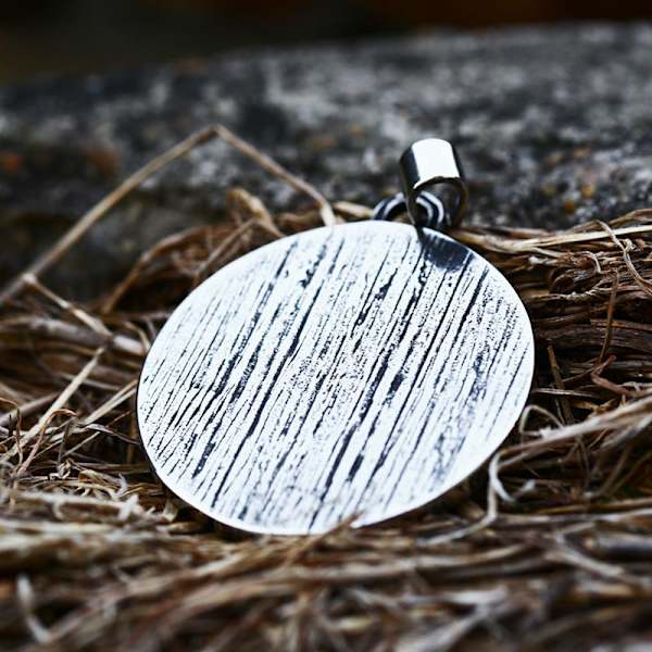 Pendant - Nordic Mythology - Vegvisir with runes and a red stone