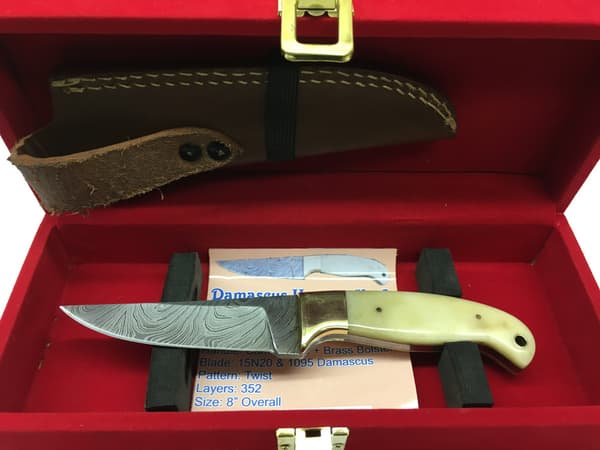 Håndlavet jagtkniv Damaskus kamelben White
