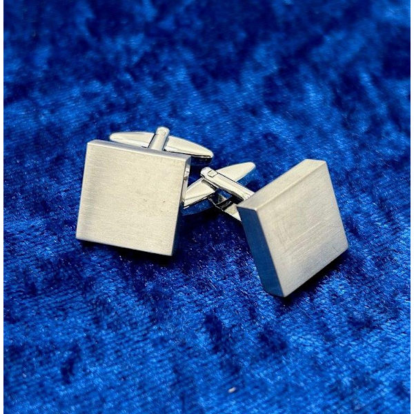 ainutlaatuiset kalvosinnapit Silver