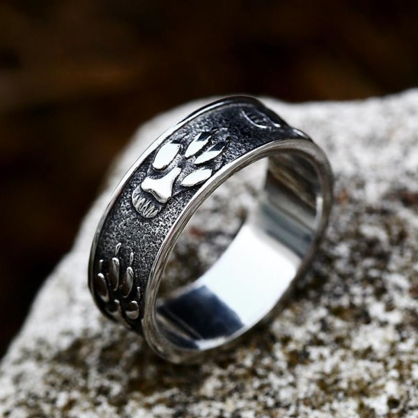 Ring - Nordic Mythology - Paw print with dark background #8