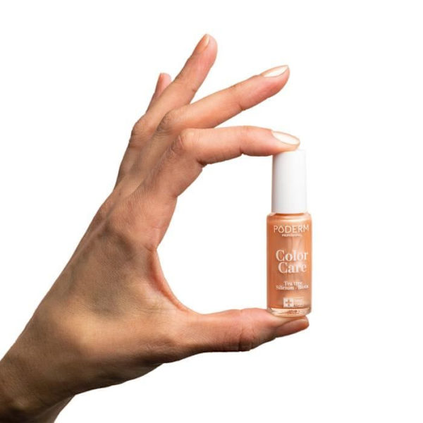 PODERM • SHINING GULD nagellack berikat med Tea Tree, Silicon och Biotin • Swiss Made • Händer & Fötter • Speciellt för skadade naglar Glänsande guld