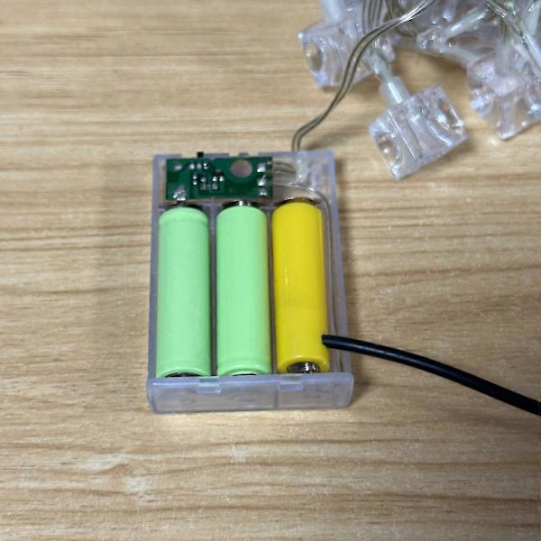 AA-paristojen eliminointi USB-virtalähde, korvaa 3 x 1,5 V AA-paristoa valolle