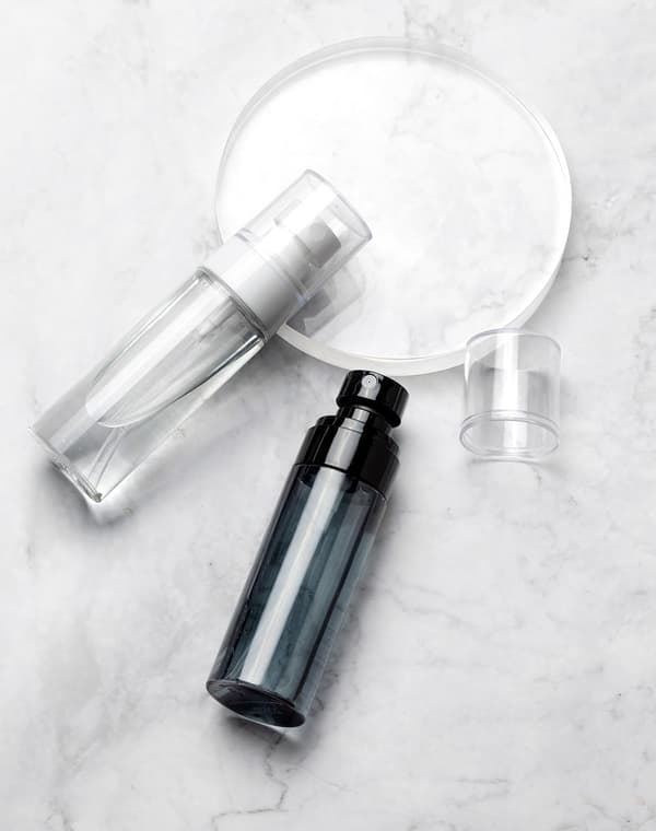 Liten sprayflaska 100 ml, 2 flaskor, finfördelande sprayflaska, lämplig för resor