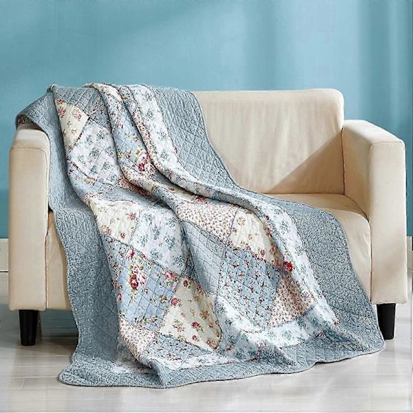 Patchwork blåt quilt til gæsteværelser med åndbar bomuld