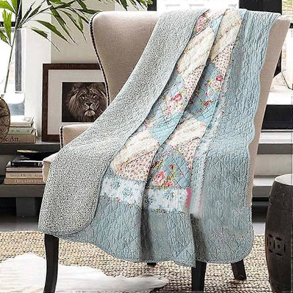 Patchwork blåt quilt til gæsteværelser med åndbar bomuld