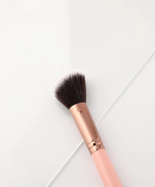 Luxie 504 Stor Vinklad borste Roséguld