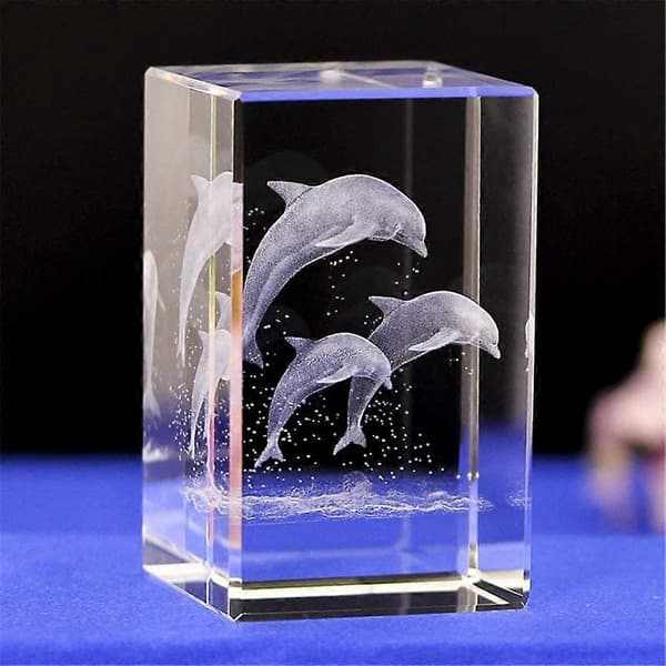 KRISTALLGLAS-DELFINPYNT, 3D lasergravert krystalldelfinfigur