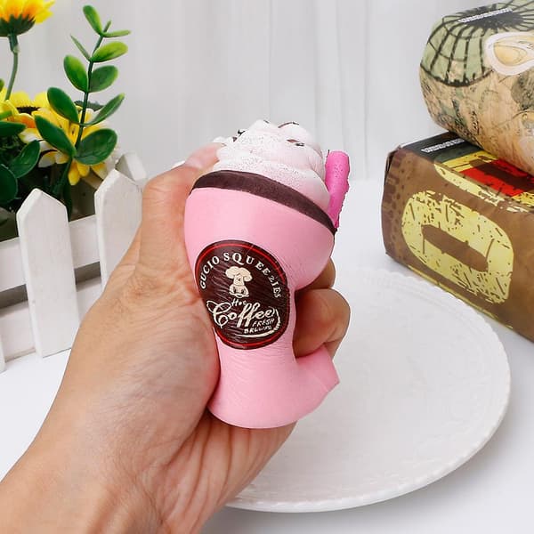 11CM Kaffekopp med sugrör Squishy leksaker Kawaii Doft Långsamt stigande Pressa för docka