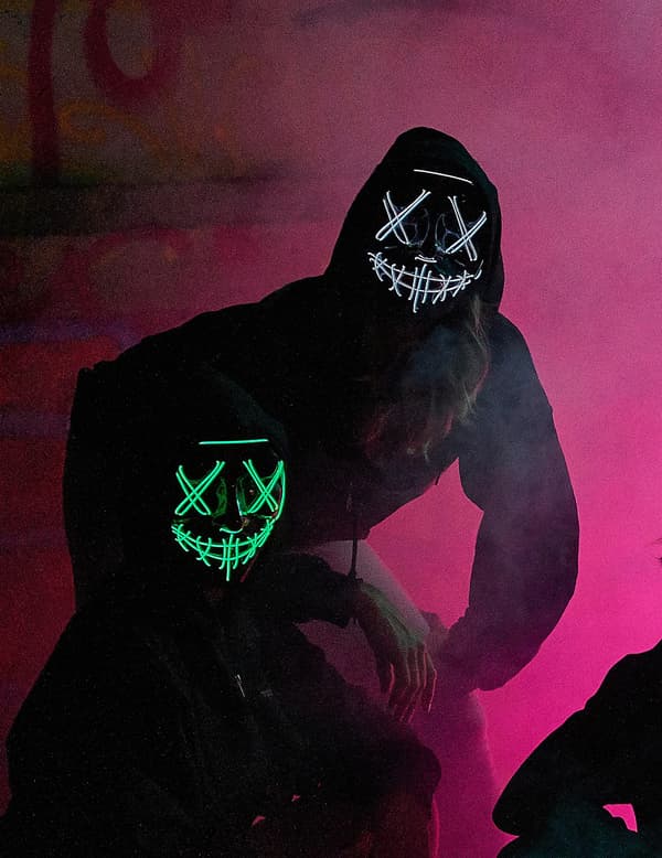 Aikuisille tarkoitettu valkoinen LED-valo-naamio