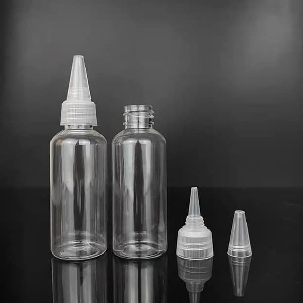 Fyra 60 plastflaskor med klämfunktion, små tomma sprayflaskor, färg, lim, bläckapplikatorer, hårfärgningsflaskor, droppflaskor