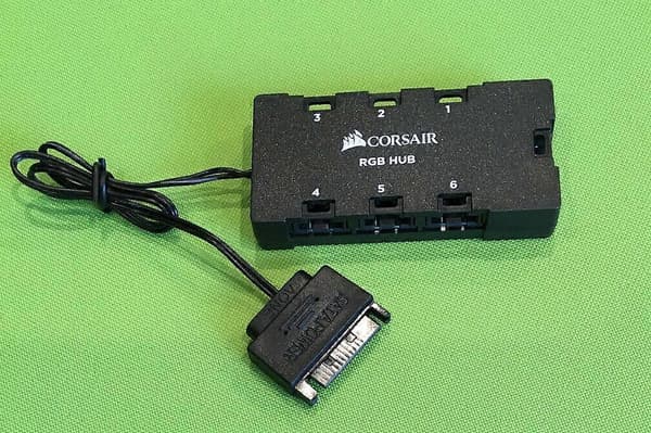 Corsair 6-Port RGB LED-fläktnav för Corsair Lightning Node Pro Commander Crystal