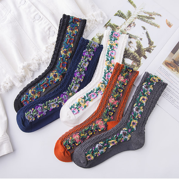 Mub- 5 pairs Höst och vinter ny bomull retro twist mönster kvinnors strumpor mode små blommiga personlighet skog jacquard strumpor