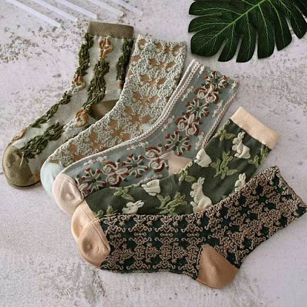 Mub- 5 pairs Retro tredimensionella präglade strumpor höst- och vinterstil medelhöga strumpor söta blommiga damstrumpor