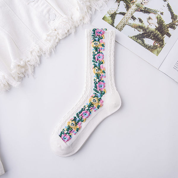 Mub- 5 pairs Höst och vinter ny bomull retro twist mönster kvinnors strumpor mode små blommiga personlighet skog jacquard strumpor