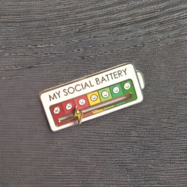 Metal My Social Battery Mood Brosch Pin Rolig Interaktiv Emalj Badge Pins Present White