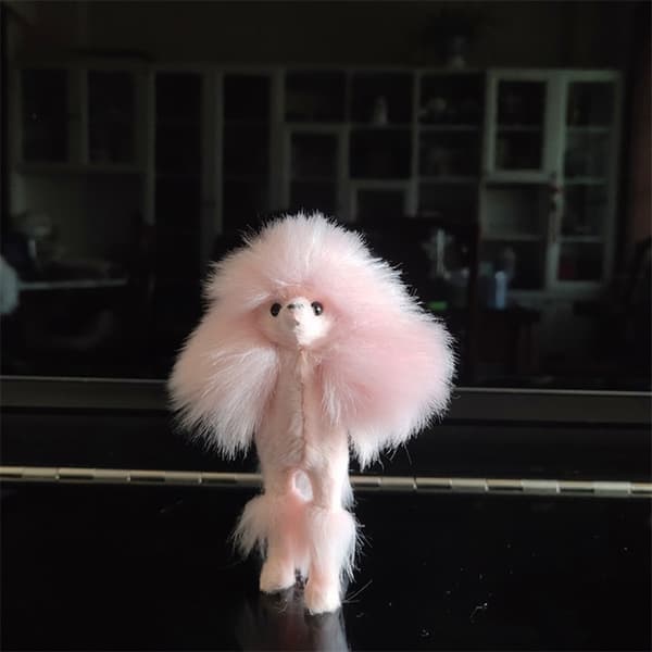 Rosa pudelfigur, simulerad hund, plyschleksaker, presenthantverk, vit White