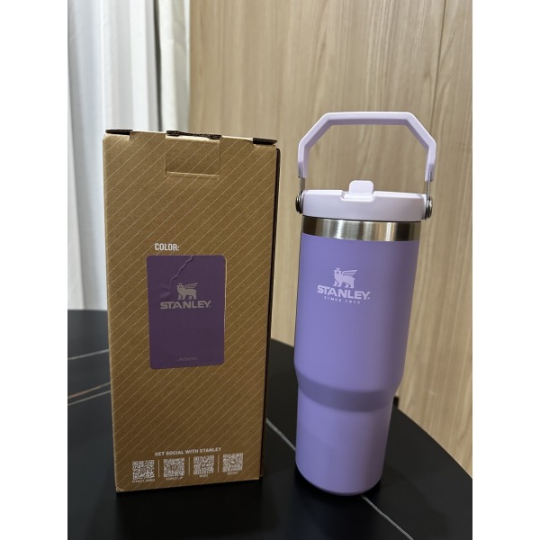 Bärbar Tumbler Straw Cup Mugg Flip Straw Isolerad vattenflaskmugg med handtag Purple
