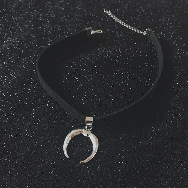 Kvinnor PU Läder Halvmåneformad Krage Legering Halsband