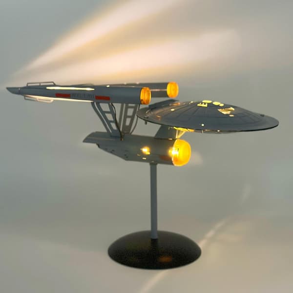 Modell romskip ornamenter med LED-lys, romskip i rustfritt stål,