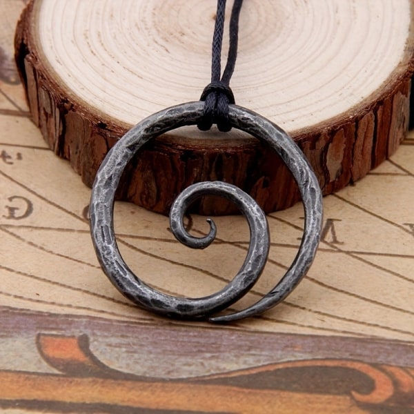 Viking Spiral Pendel - Handsmidda järn med justerbar läderhals