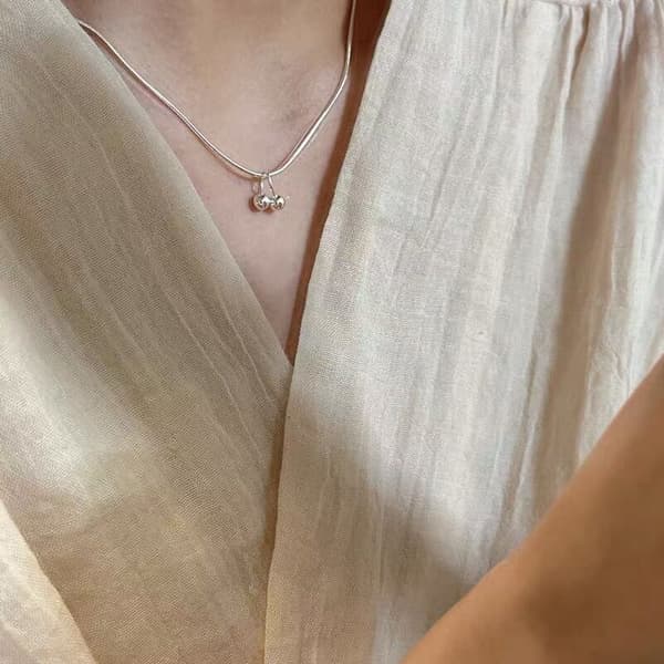 Liten körsbärshalsband, S925 Sterling Silver Snake Bone Chain, Mångsidigt halsband, Silver