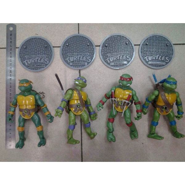 Teenage Mutant Ninja Turtles: Playmates Toys Mutant Mayhem Basic Turtl
