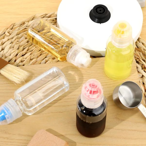 Krydderklemmeflaske, 4-pak Mini krydderflasker Gjenbrukbar plast Klemmeflaske med Flip Top Reise krydderbeholdere Dispenser for sirup, ketchup