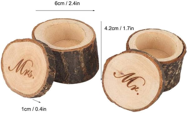 Ett par bröllopsringar i trä (diameter 6 cm, fru, herr), med bröllopsringlådehållare