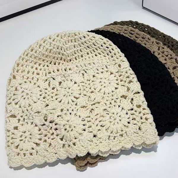 Håndlaget slouchy lue i heklet for vår og høst