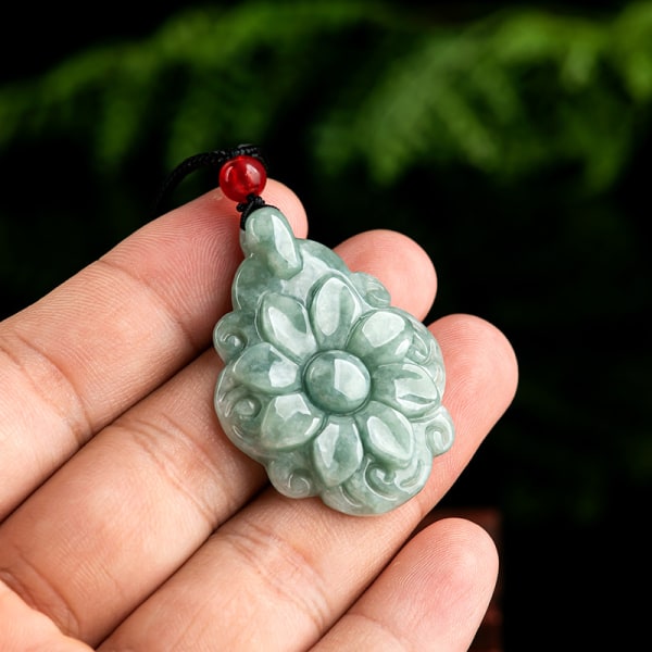 Vintage handsnidade blomsterhalsband Naturligt Jade hänge halsband för
