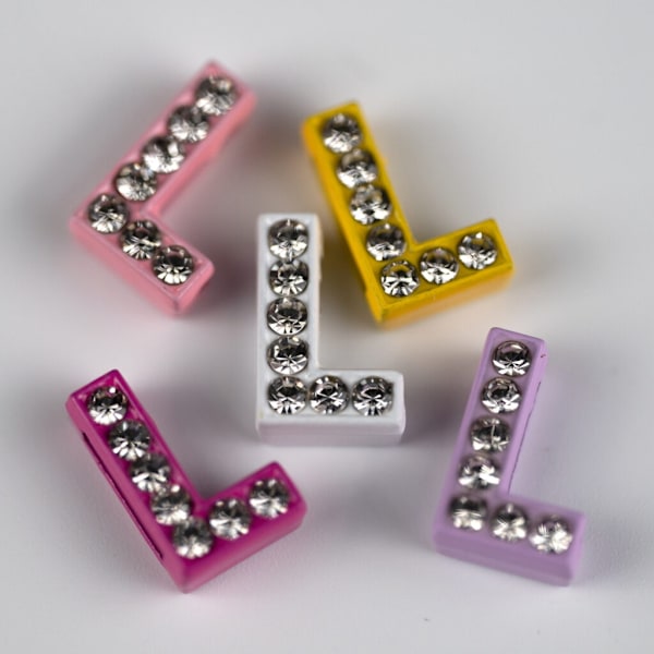 Berlock med Strass & Färg Bostav L - Busy Lizzie