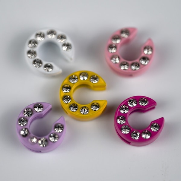 Charm med Strass & Farve bogstavet C - travle Lizzie