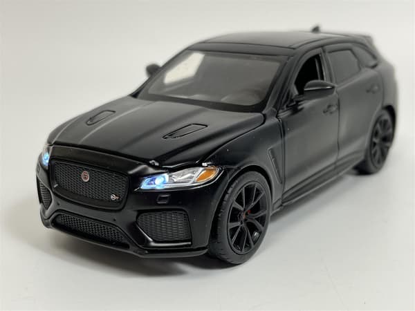 Jaguar F Pace Black LHD Lys og Lyd 1:32 Skala Tayumo 32110018