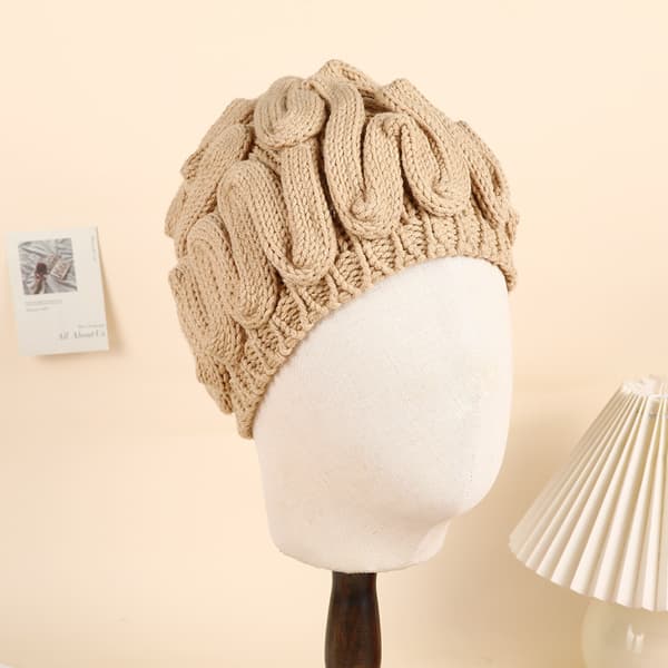 Håndstrikket uldhue - Beige