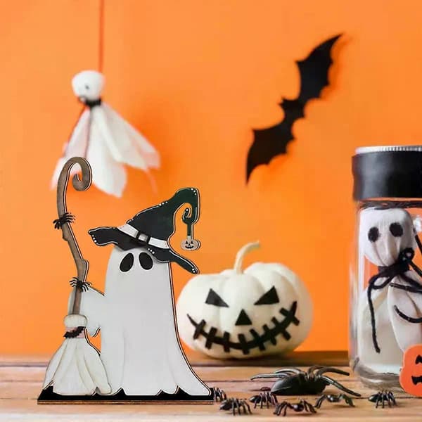 Halloween-dekorasjon Trespøkelse med heksehatt og kost - Søt pynt til hjemmefesten