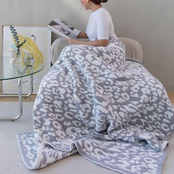 Ultramød Micro Plys Hvid Grå Leopard Tæppe (130x160 cm) Varmt Vendbart Gepard Tæppe Leopardmønstret Plaid til Sofa Seng