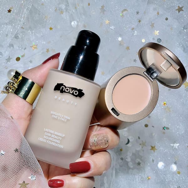 Novo 2-i-1 Flydende Foundation + Concealer Lysner Huden—ls A