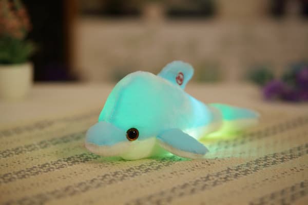 pc. BLEU Pieni luova delfiini-nukke, minä delfiini-nukke