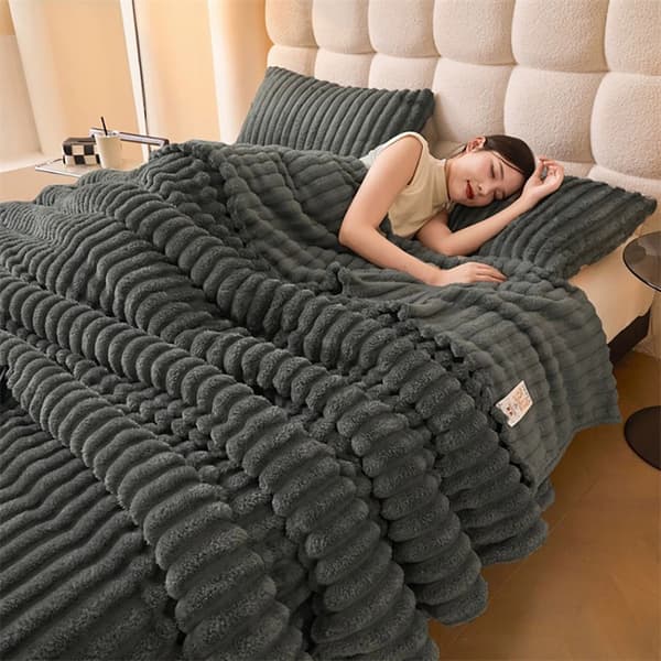 Fleece tæppe 150x200 cm – blødt og varmt tæppe i mørkegrå fleece