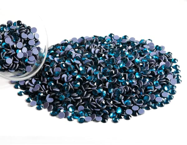 6000 kpl Hotfix Indicolite strasseja askarteluun, SS10 (2,7-2,9 mm) Indicolite Indicolite SS10