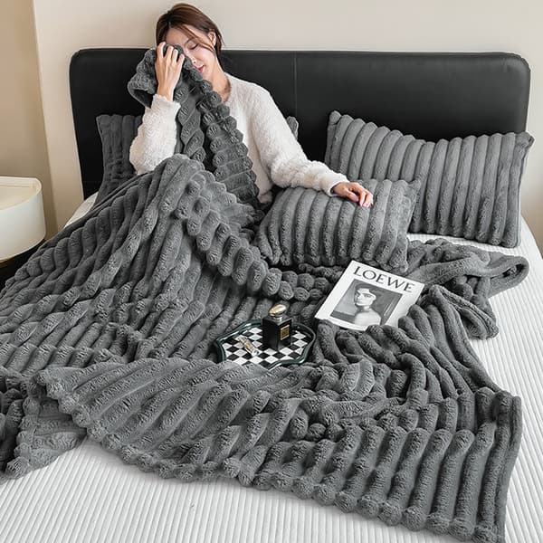 Fleece tæppe 150x200 cm – blødt og varmt tæppe i mørkegrå fleece
