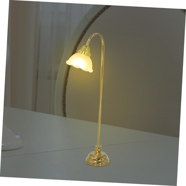 Mini gulvlampe skrivebordsdekorasjon retro skrivebordstilbehør miniatørmøbler fehager dekorasjoner dukkehuslykt DIY dukkehusbelysning