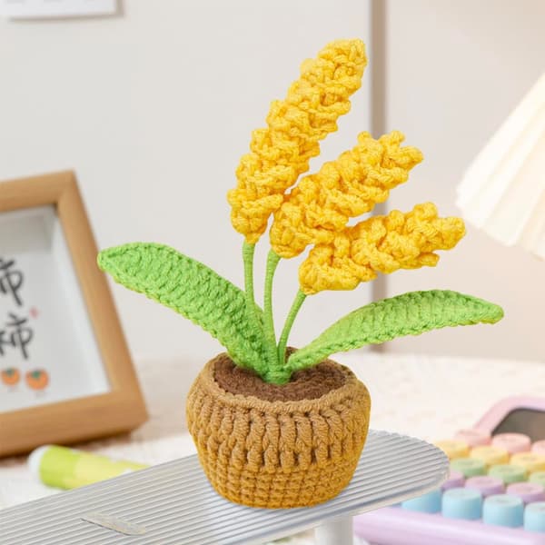Håndheklet potte-lavendel – mini kunstig lavendel, rustikk stil (gul) yellow